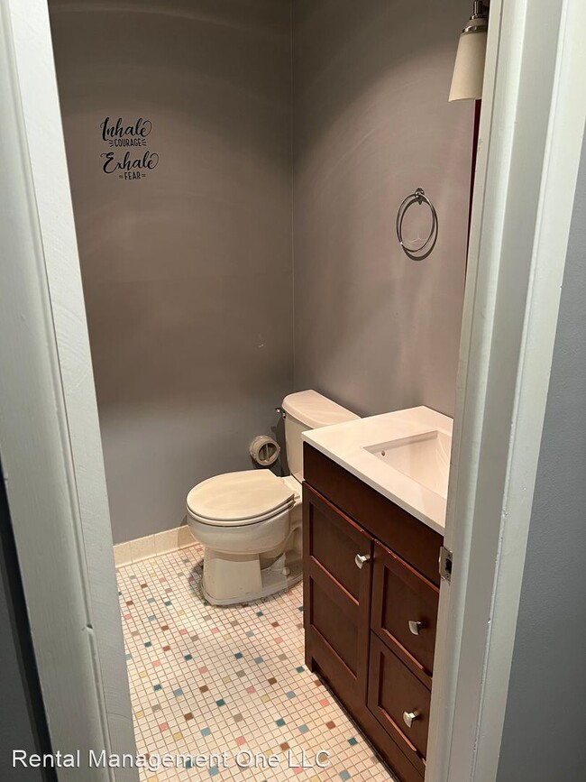 2 br, 1.5 bath House 7610 Woodview Dr. E... House Rental in