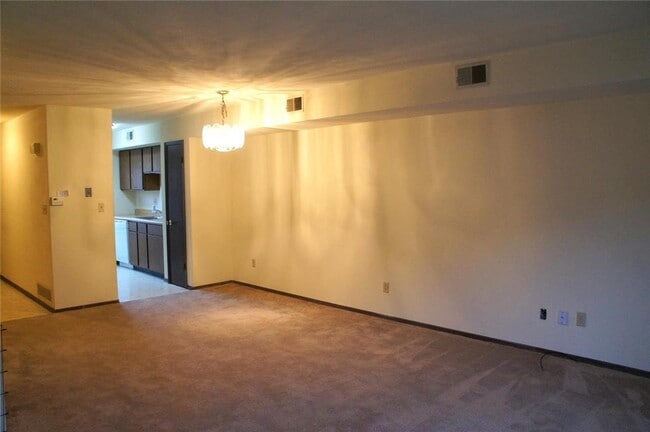 Building Photo - 449 Ponderosa Ave