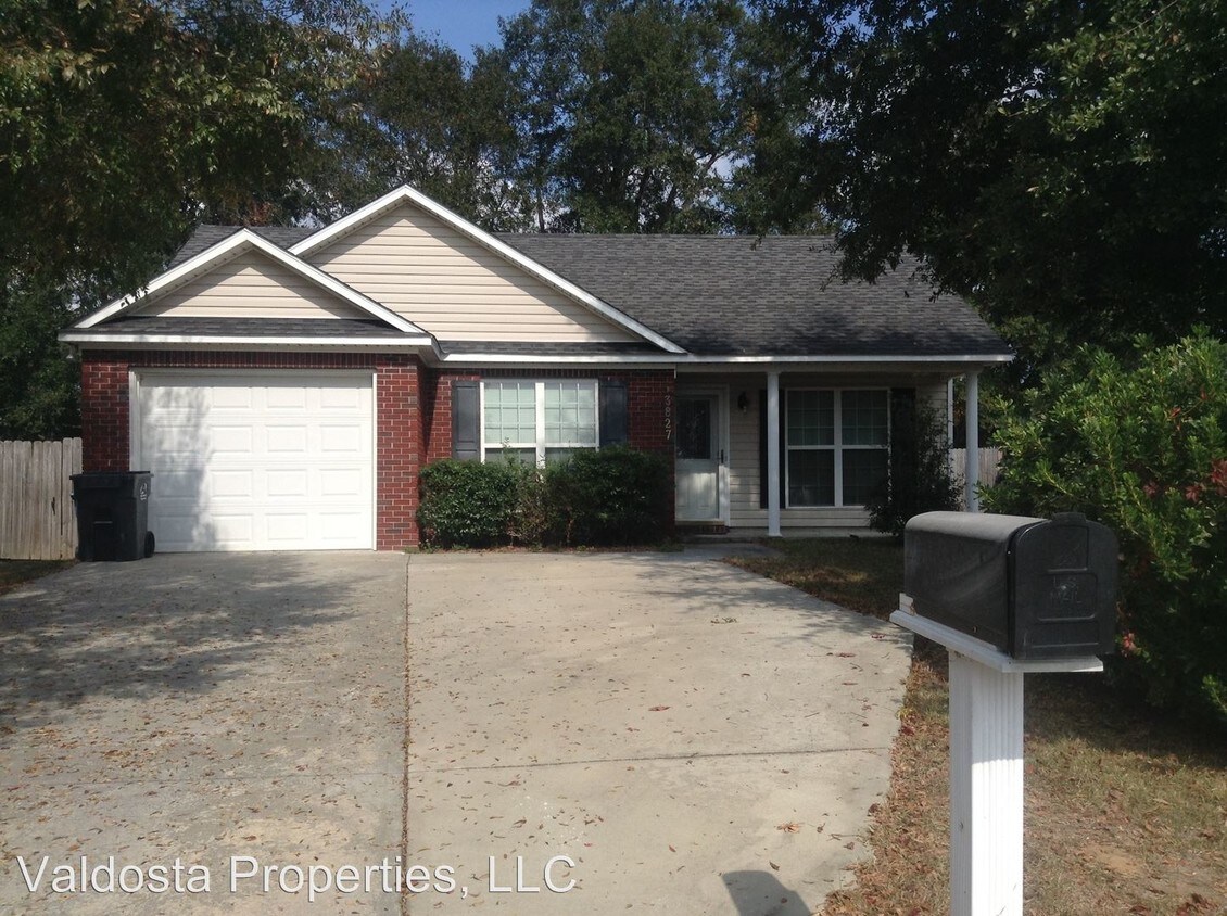 3 br, 2 bath House 3827 Sage Meadows Drive House Rental in Valdosta