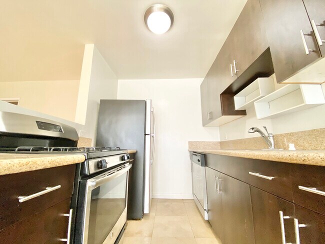 Foto del edificio - 1326 N Flores St