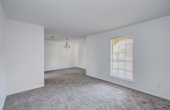 Building Photo - 7015 Maple Fox Dr