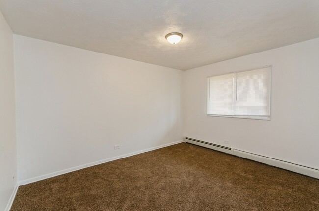 Bedroom - 7940 S Greenwood Ave