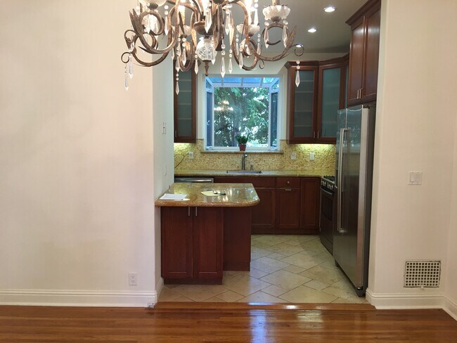 GRANITE KITCHEN + ATRIUM - 420 S Beverwil Dr