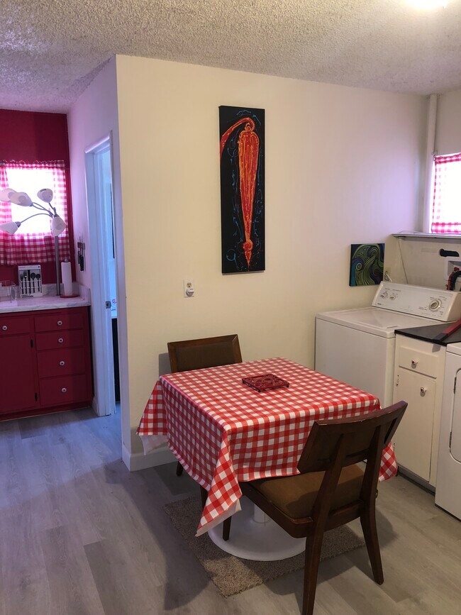 Kitchen table full size washer & dryer - 5430 Stacey Ave