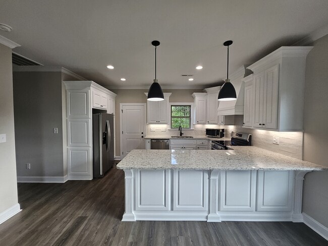 Building Photo - 892 Forehand Rd