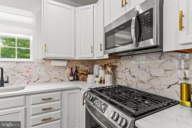Building Photo - 2651 Glenriver Way