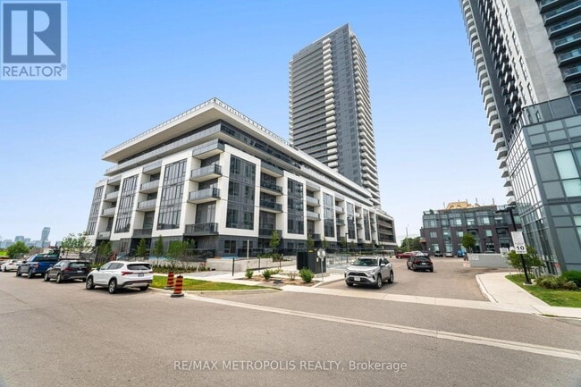 Building Photo - 5105-5105 Hurontario St