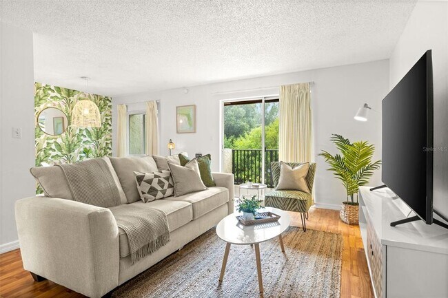Foto del edificio - 4215 E Bay Dr