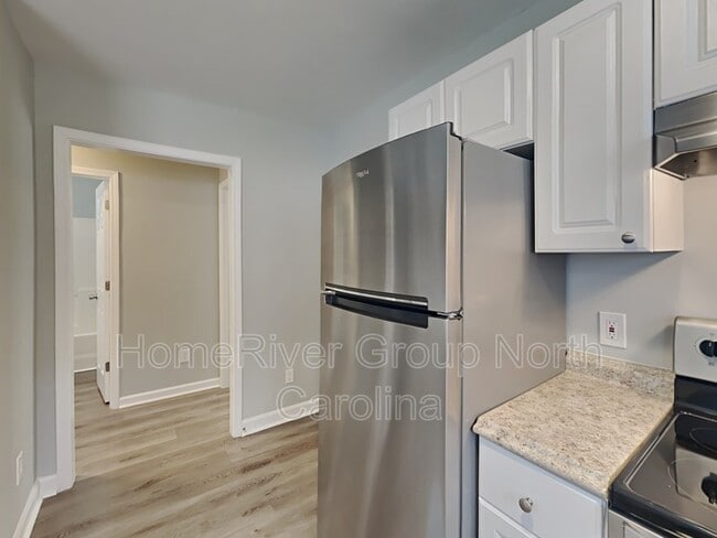 Building Photo - 611 Martin St