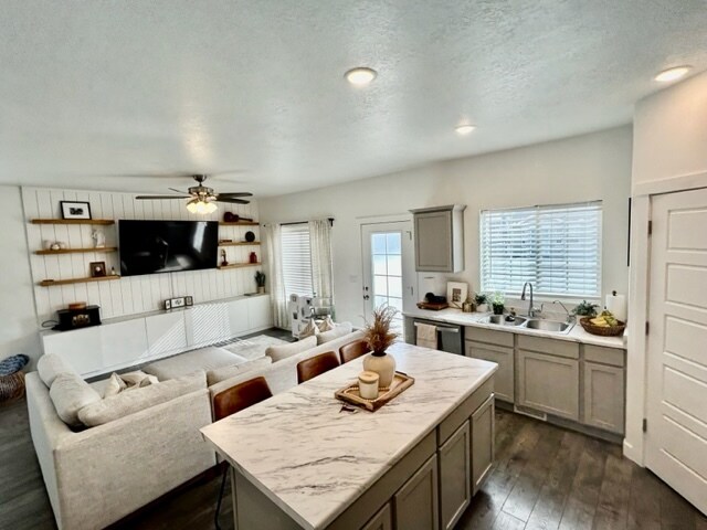 Foto del edificio - 1530 E Erickson Knl Ln