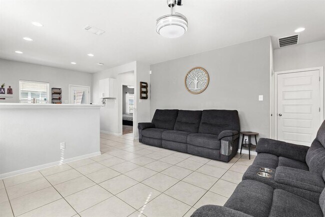 Foto del edificio - 241 El Dorado Rd