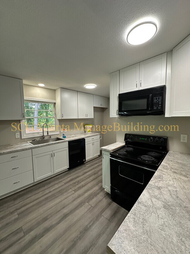 Building Photo - 2639 Lilac Dr