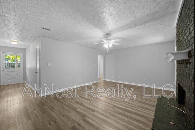 Building Photo - 50 Woodland Trce