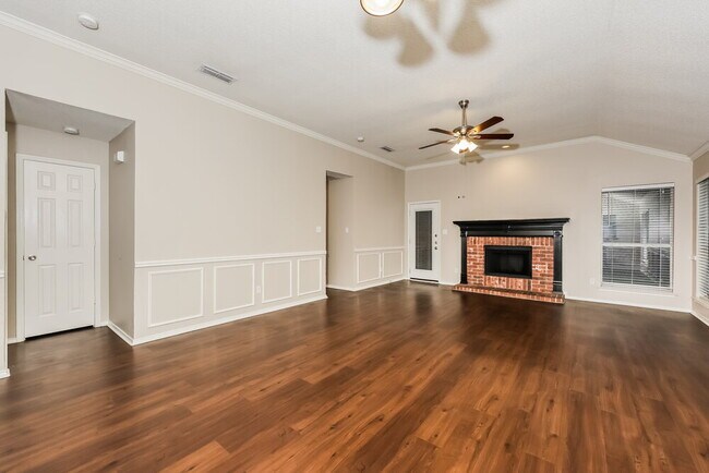 Foto del edificio - 2844 Claremont Dr