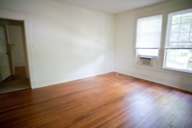 Building Photo - 2br Apartment on McCauley St - Cameron-McCauley Historic District