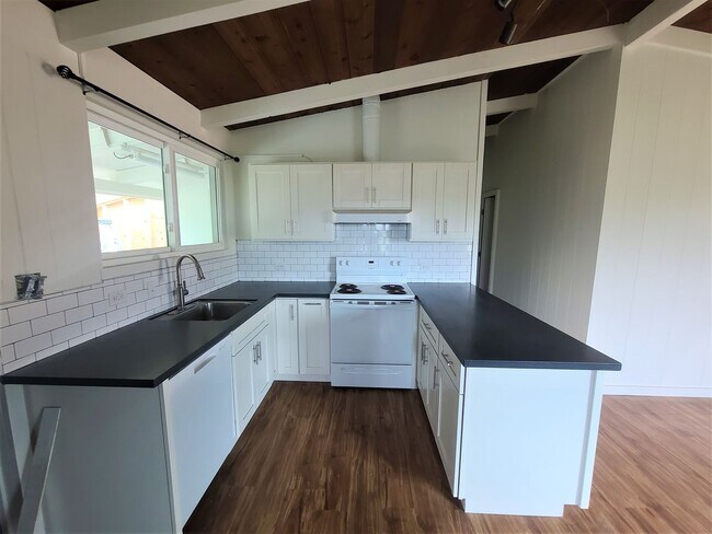 Building Photo - Keolu Hills - recent renovation on a dead ...