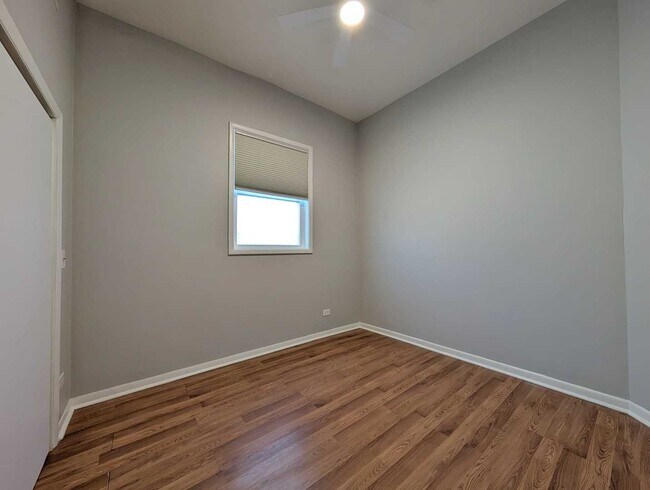 Foto del edificio - 1825 N Kedzie Ave