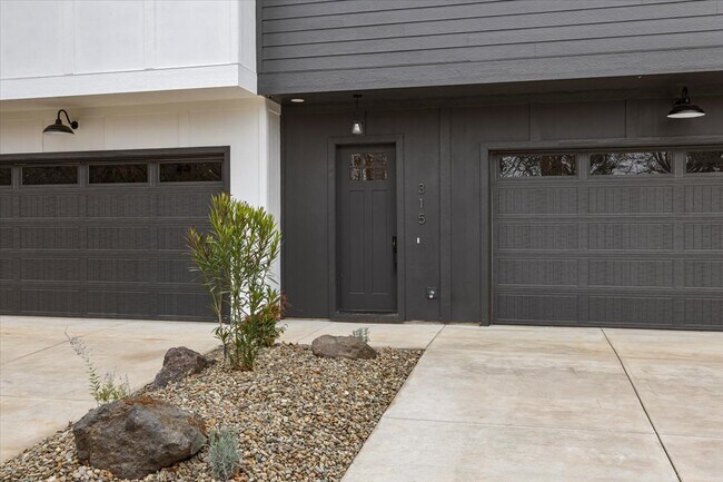 Foto del edificio - 315 Talons Dr