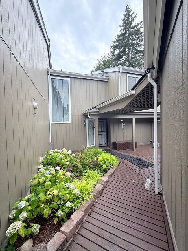 Foto del edificio - Charming 3-Bed Condo in Quail Run | Pool, ...