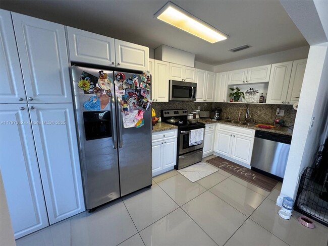 Foto del edificio - 9400 SW 6th Terrace