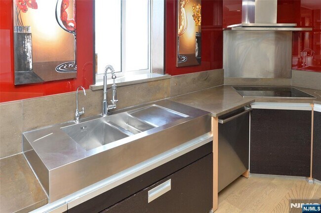 Foto del edificio - 1055 River 310