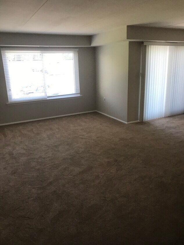 LR/DR Combo - 125S Clubhouse Dr SW, Unit #4