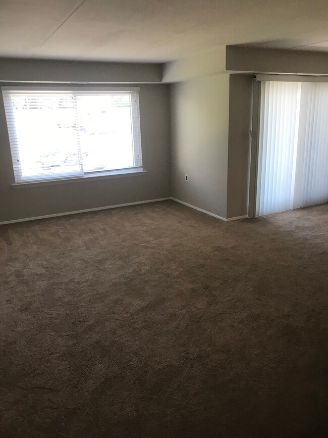 Building Photo - 125S Clubhouse Dr SW, Unit #4