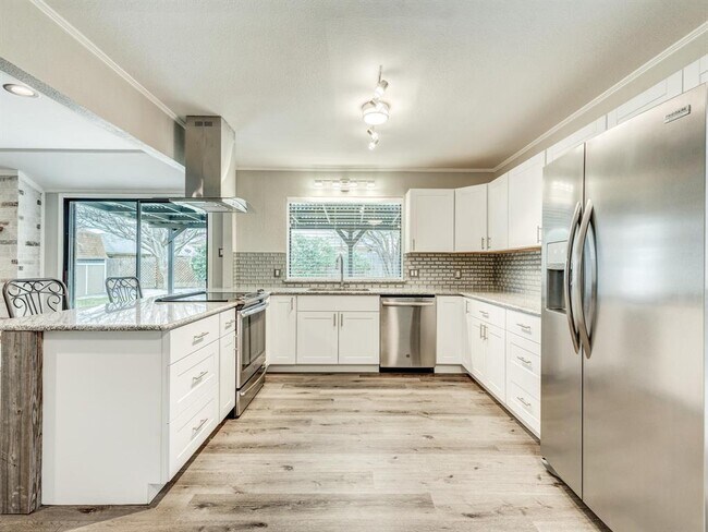 Building Photo - 205 Springhill Dr