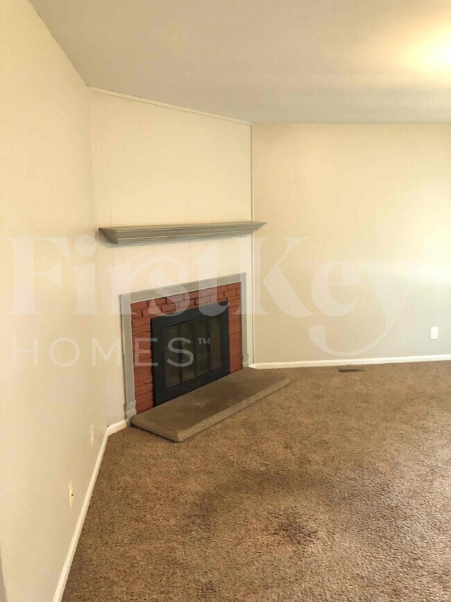 Foto del edificio - 127 Saugatuck Rd