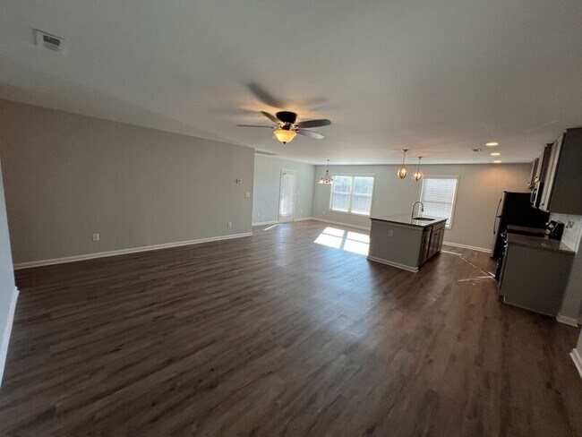 Building Photo - 264 Fenrose Dr