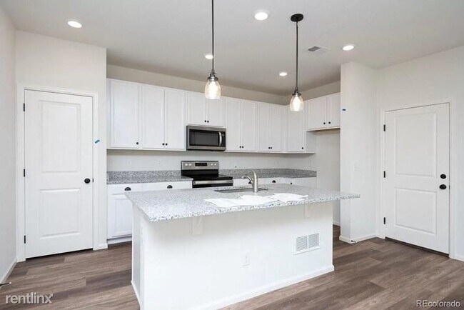 Building Photo - 4 br, 2.5 bath Townhome - 4374 South Nepal...