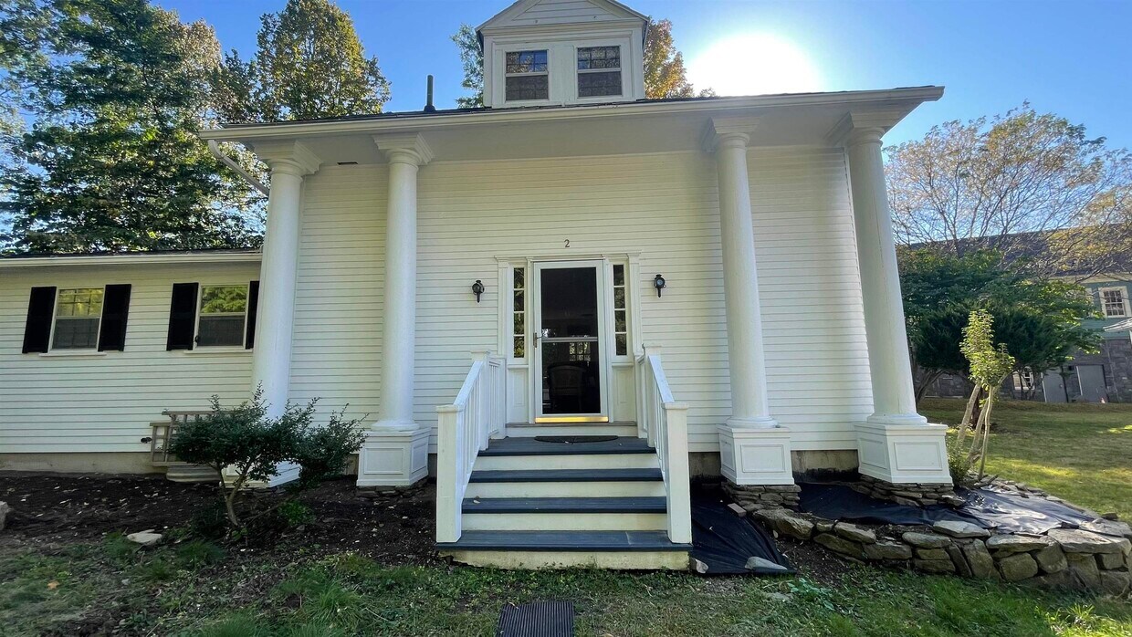Foto principal - 2 Emerson Ln