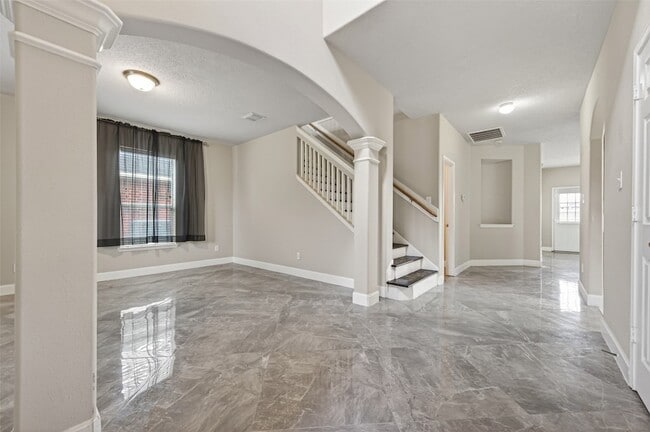 Building Photo - 2610 Argos Dr