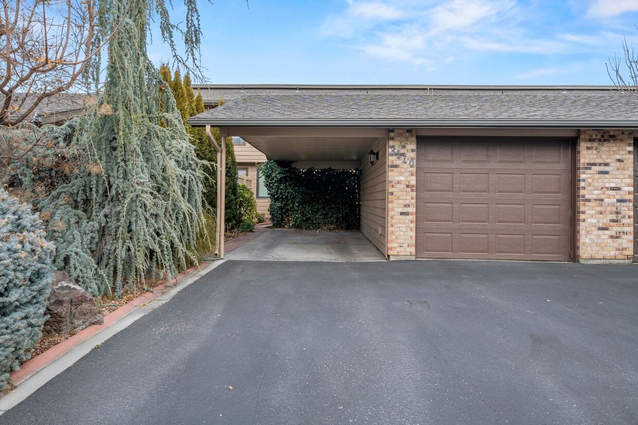 Primary Photo - Mid-Century Modern home with stunning view...