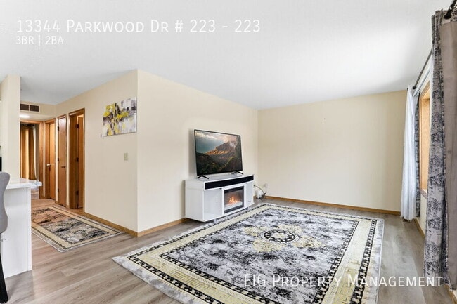 Building Photo - 13344 Parkwood Dr