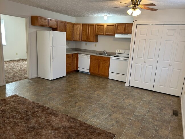 Building Photo - 132 Burkhardt Way