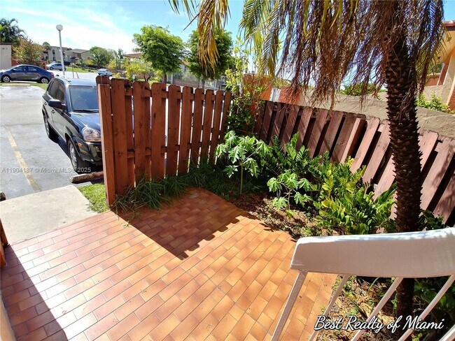 Foto del edificio - 9905 NW 9th St Cir