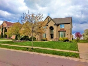 Building Photo - 45866 Fountain View Dr