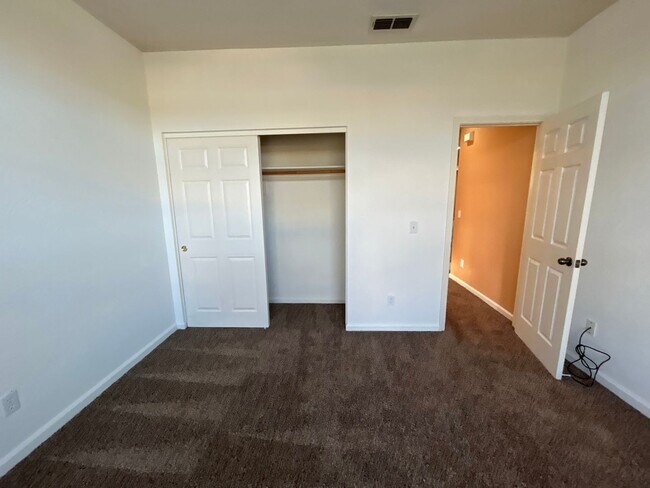 Foto del edificio - 543 Chandler Ct