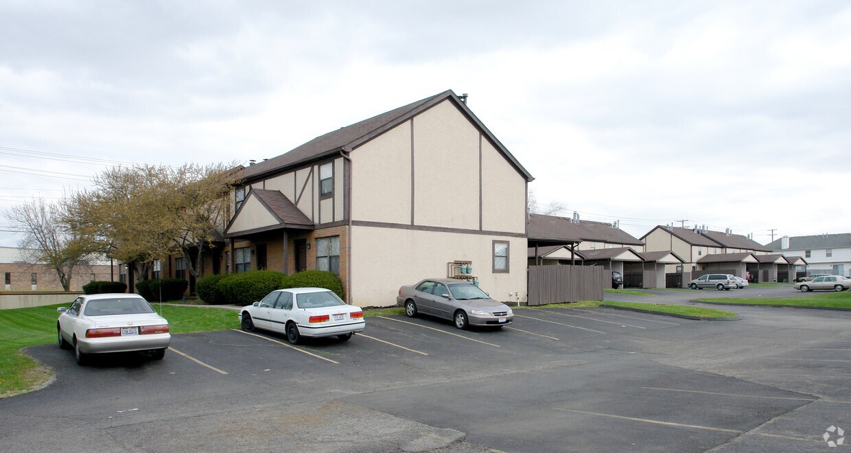 Independence Square Condominiums Apartments in Reynoldsburg, OH