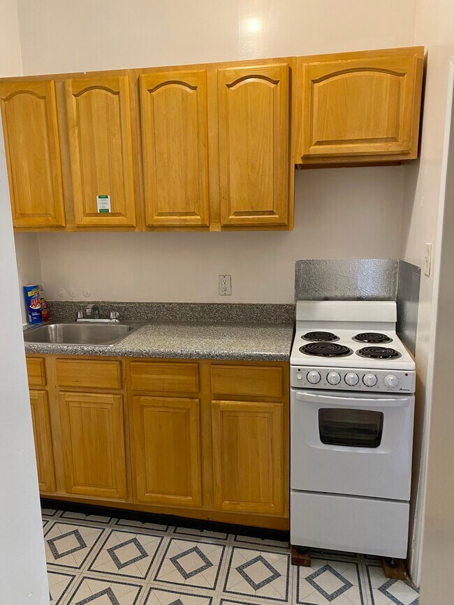 kitchenette - 1839 W 6th St