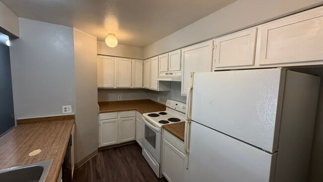 Building Photo - 2 Bedroom 2 Bathroom Condo in Red Fin!