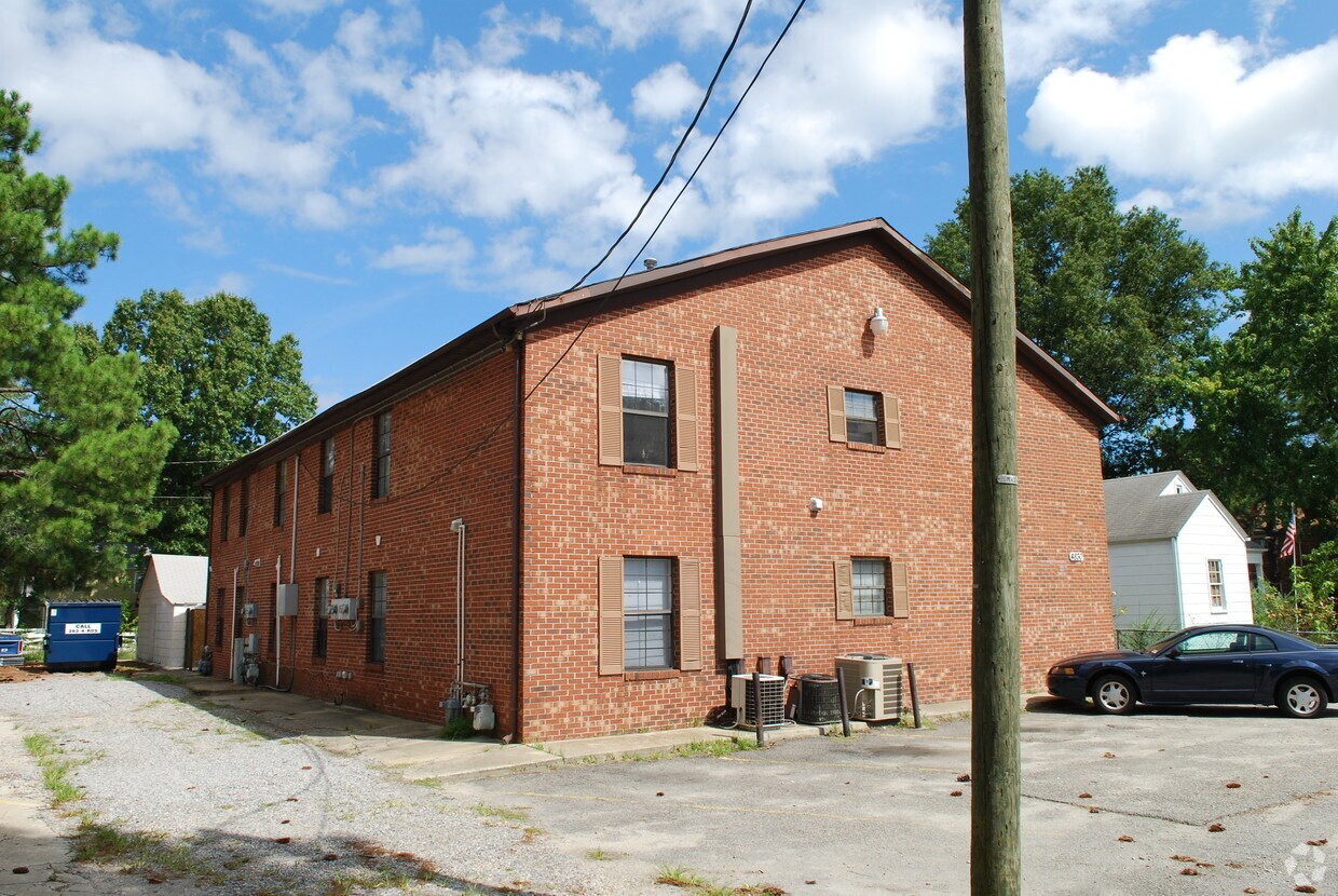 Foto del edificio - 4830 E Princess Anne Rd