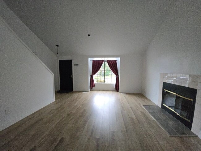 Building Photo - 1707 SW Hartley Ave