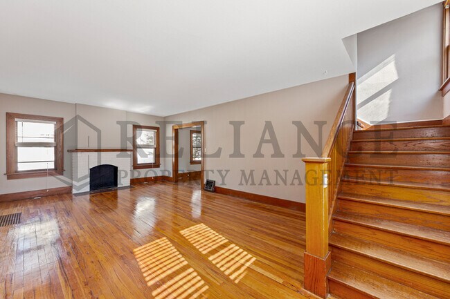 Foto del edificio - 1406 N Woodrow Ave
