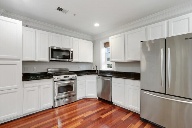 Foto del edificio - Modern & Spacious Rental in the Heart of Washington, DC!