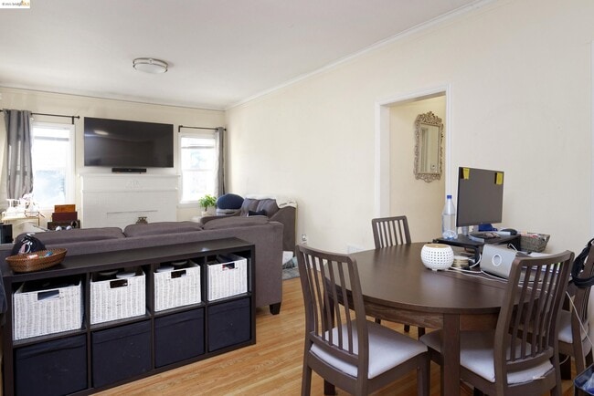 Building Photo - 536 Merritt Ave