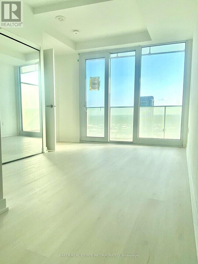 Photo du bâtiment - 3900 Confederation Pkwy