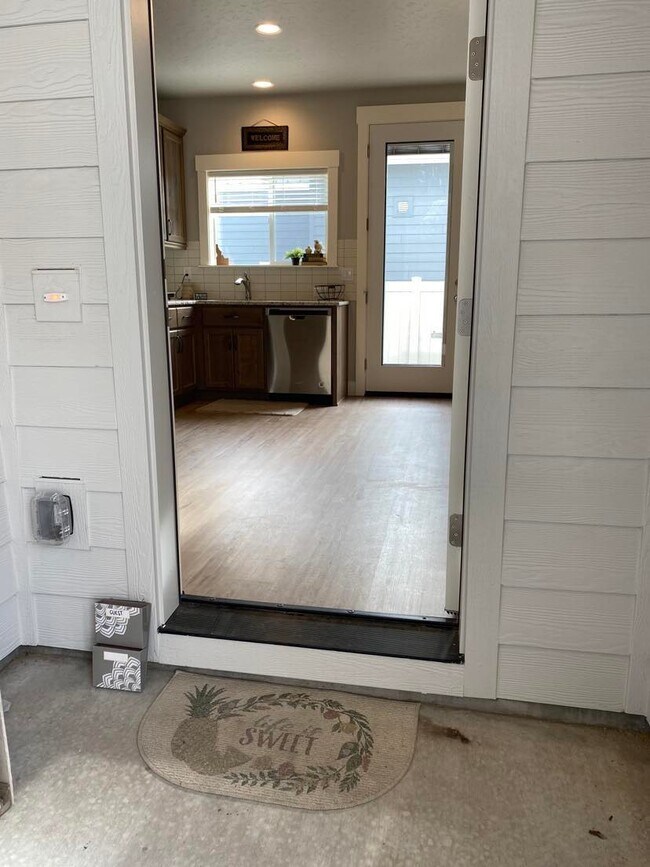 Mother-in-law unit separate entrance from the main home. - 5202 N Trident Way