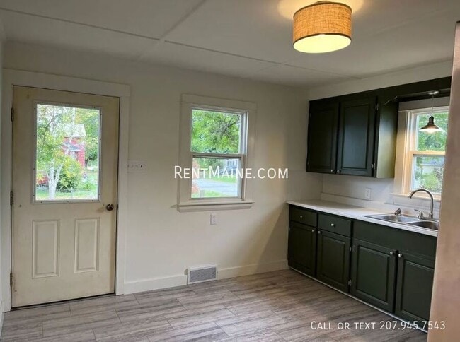 Building Photo - 33 Violette Ave